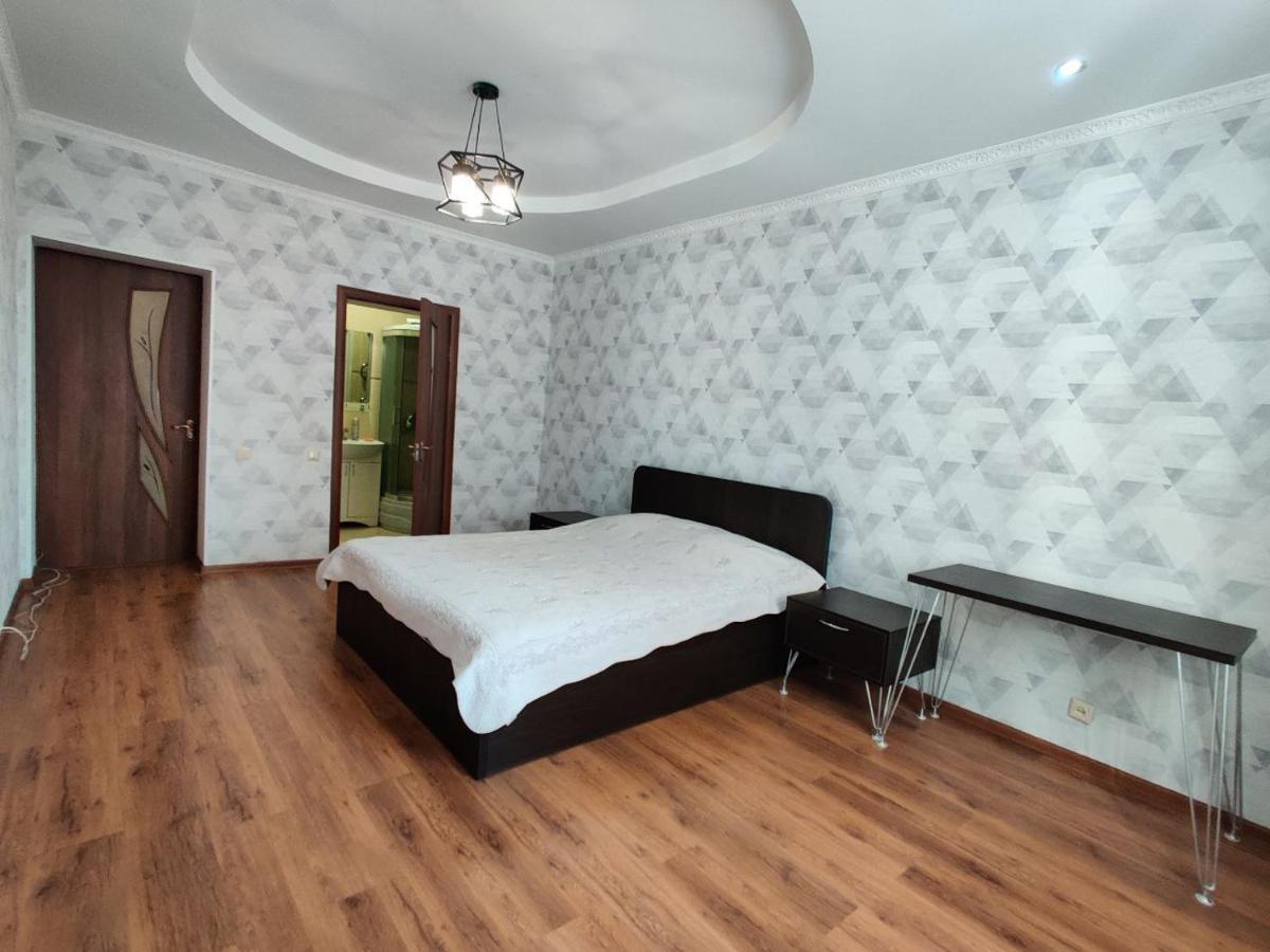Комната В 4Х Комнатной Квартире Almaty Exterior photo